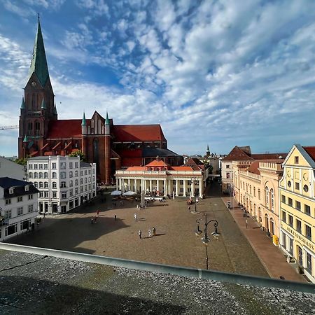 Nr 3 Lichtdurchflutetes Apartment Am Historischen Marktplatz 66 Qm #Cosiness Company 23 Schwerin  Exterior foto