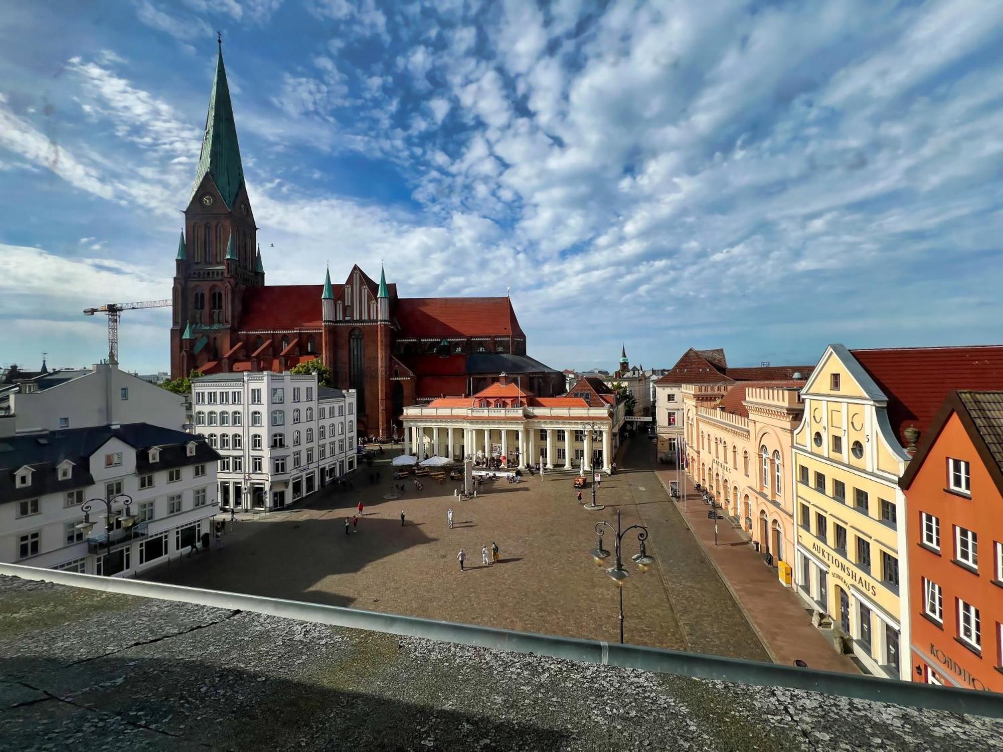 Nr 3 Lichtdurchflutetes Apartment Am Historischen Marktplatz 66 Qm #Cosiness Company 23 Schwerin  Exterior foto